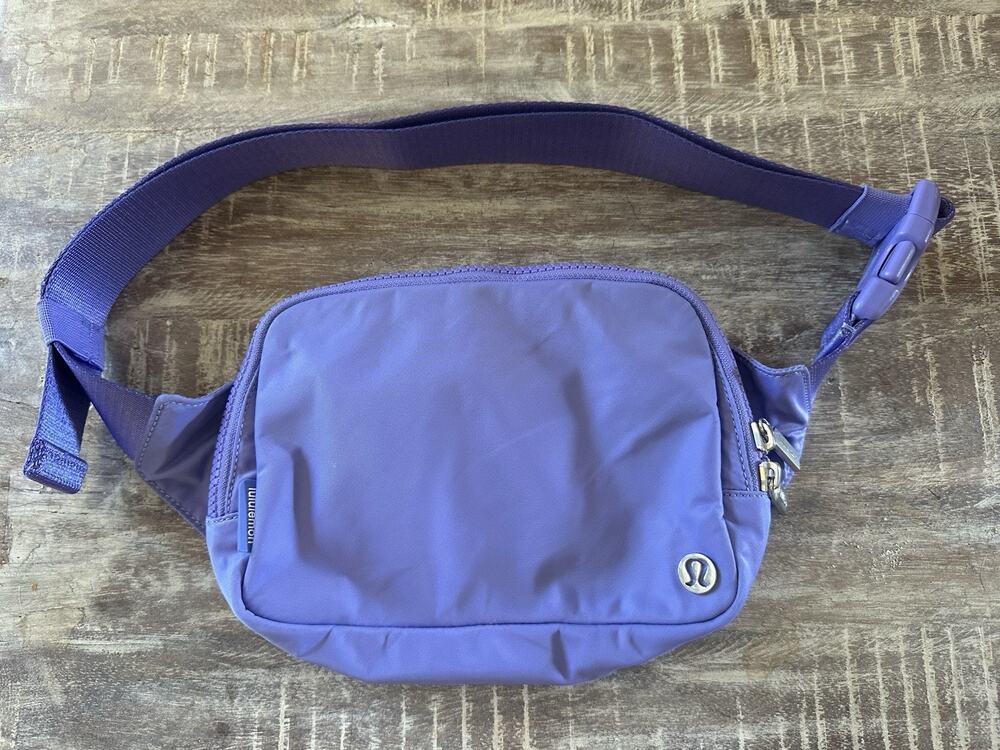Lululemon Everywhere Unisex Belt Bag - Lavender Purple